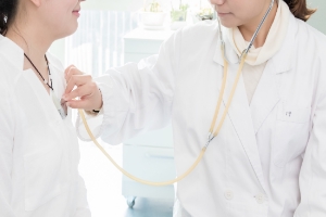 社保中的醫(yī)療保險包括生育險嗎？