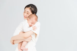 整天抱著嬰兒，是否會損傷嬰兒脊柱？